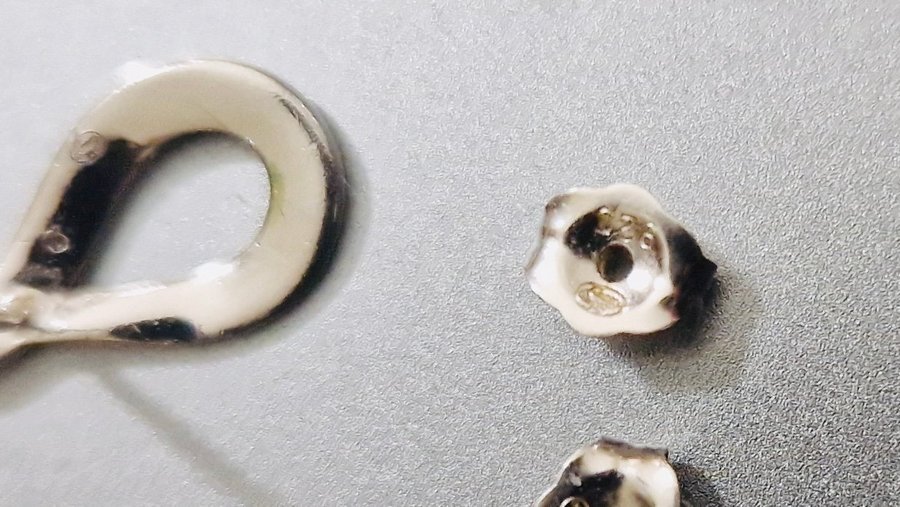 925 silverörhängen med O.007 karats diamanter, med äkthetscertifikat, längd 14mm