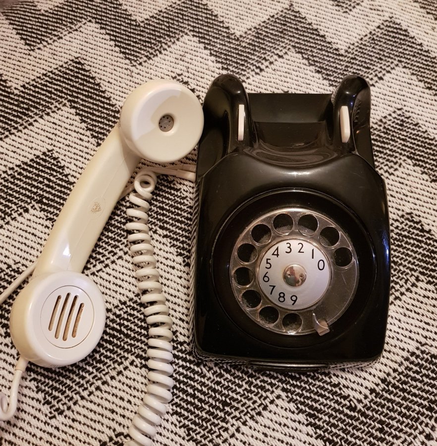 Snygg retro telefon svartvit funktionstestad