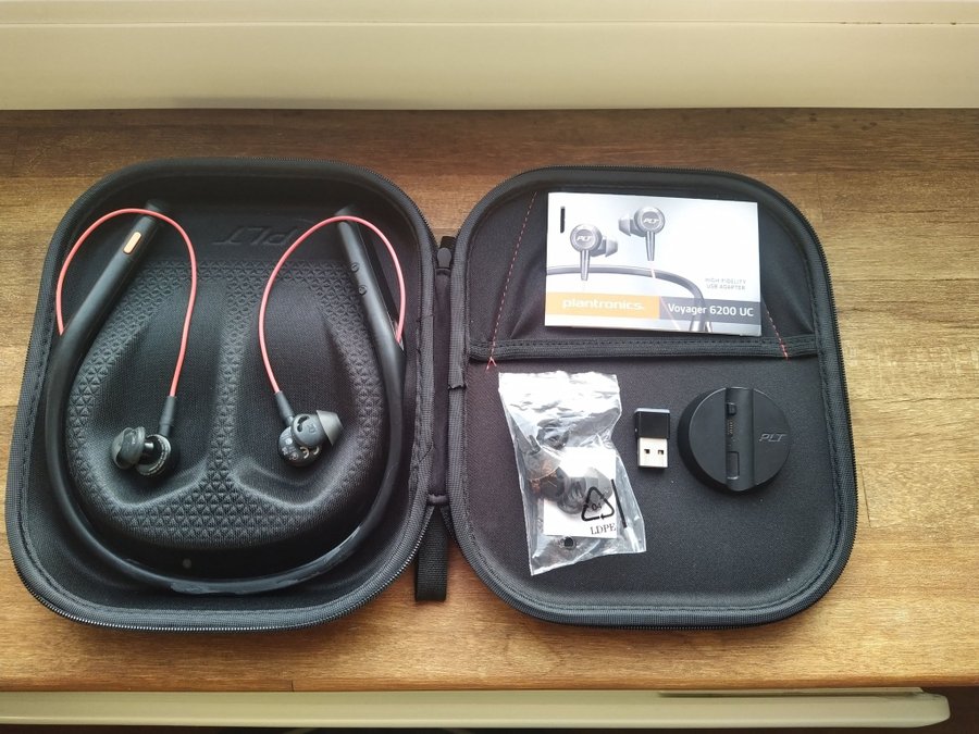 Plantronics Voyager 6200 UC