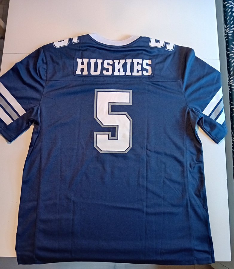 CONNECTICUT HUSKIES AMERIKANSK FOTBOLL TRÖJA JERSEY NCAA KÖPT I USA