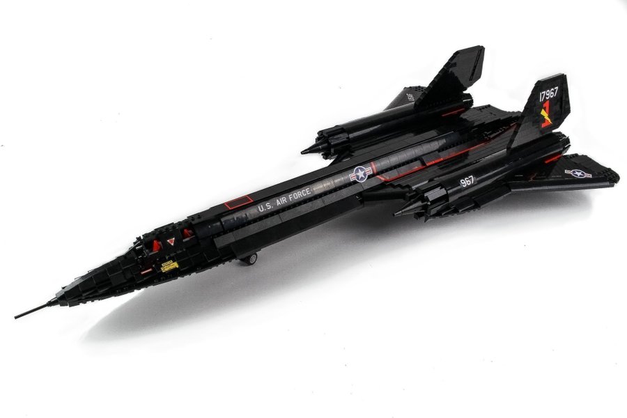 LEGO MOC - SR-71 Blackbird - PlaneBricks