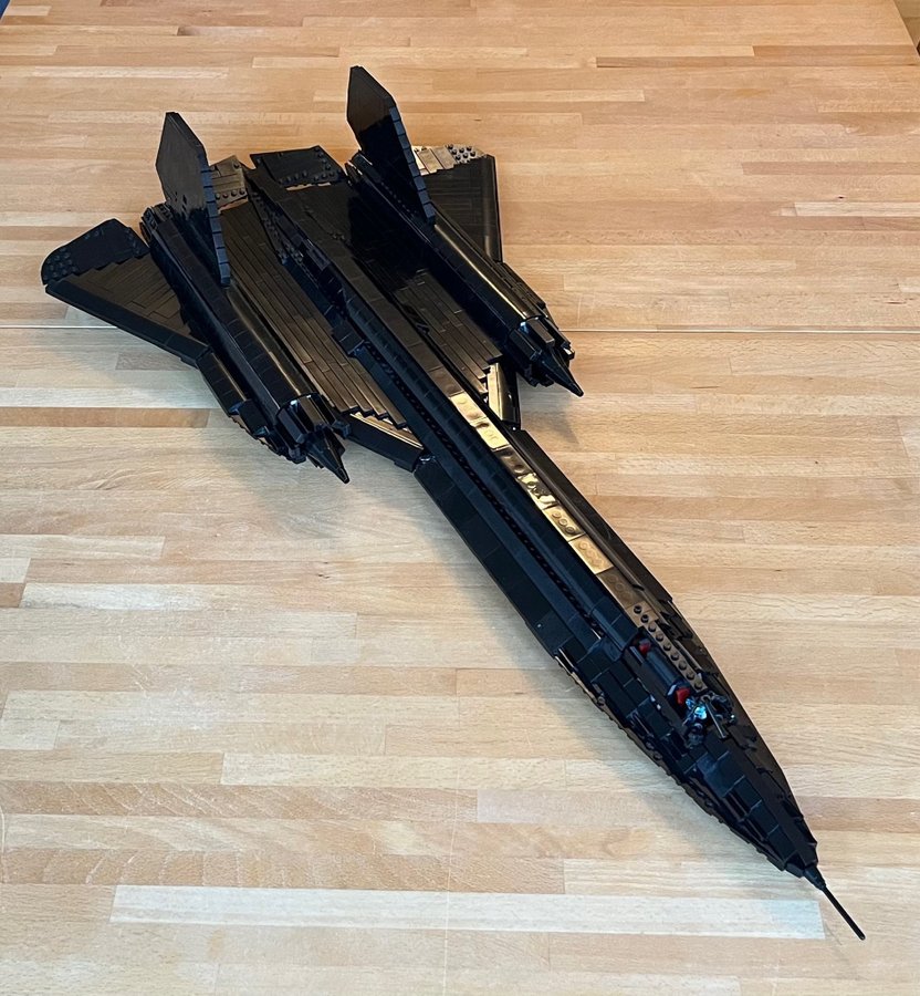 LEGO MOC - SR-71 Blackbird - PlaneBricks