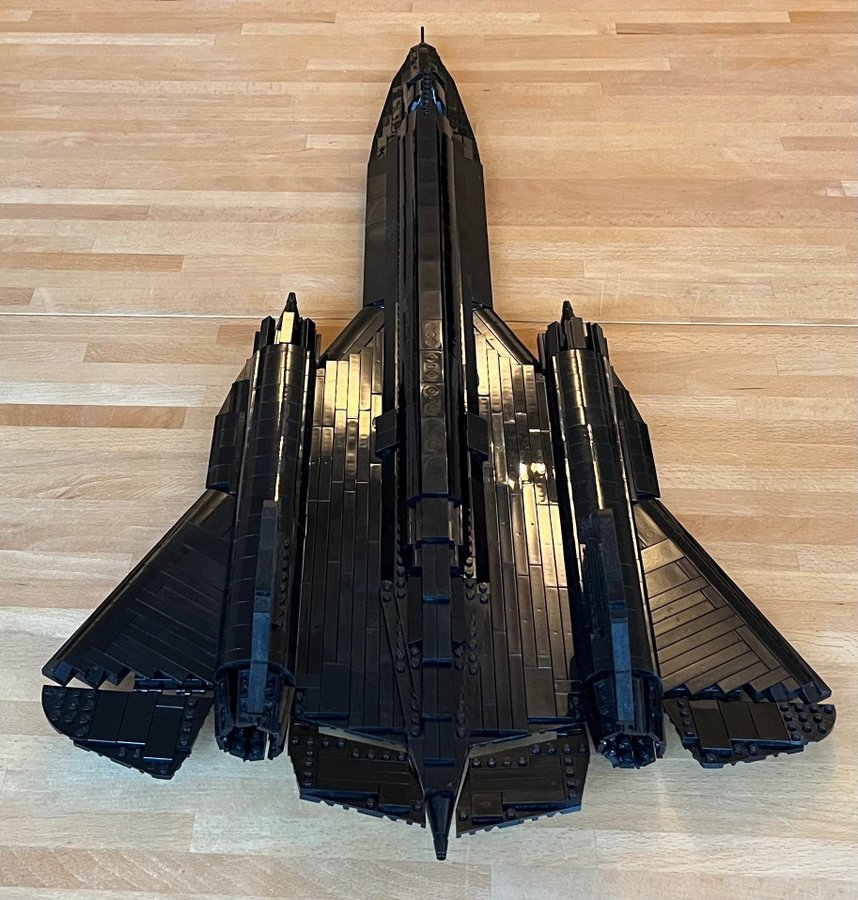 LEGO MOC - SR-71 Blackbird - PlaneBricks