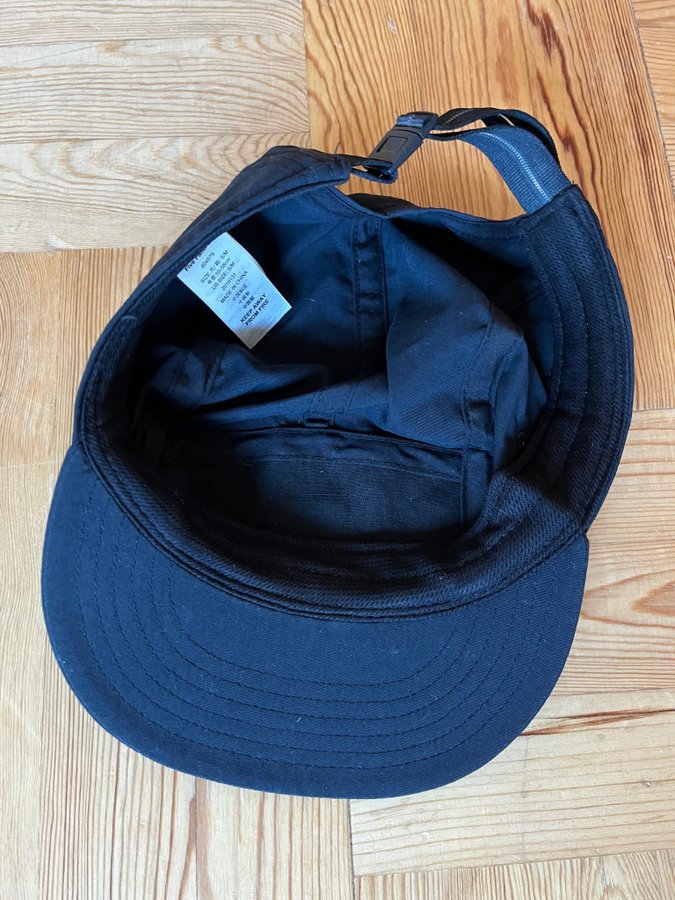 Haglöfs five panel cap, svart keps, storlek M/L