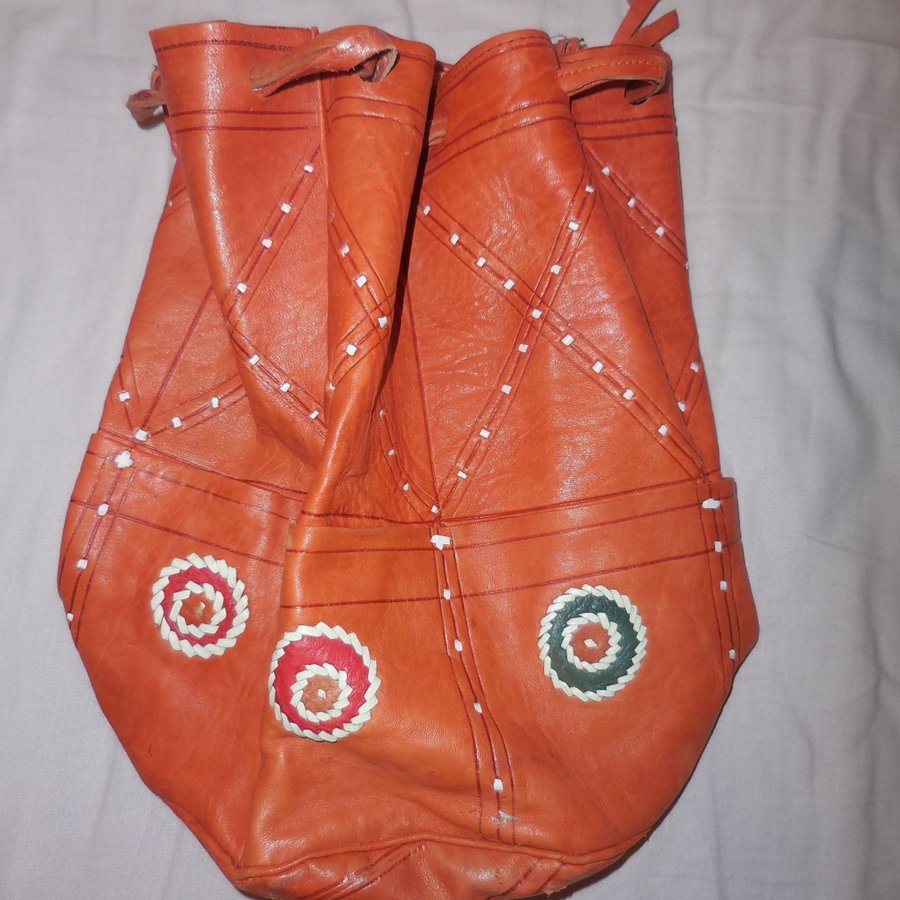 VÄSKA HÄNGBAG FRÅN TUNISIEN från 70-talet Tote bag skinn Boho Hippie Retro