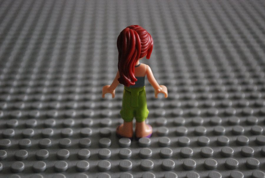 LEGO figur | LEGO Friends Mini-doll with Red Hair and Green Shorts