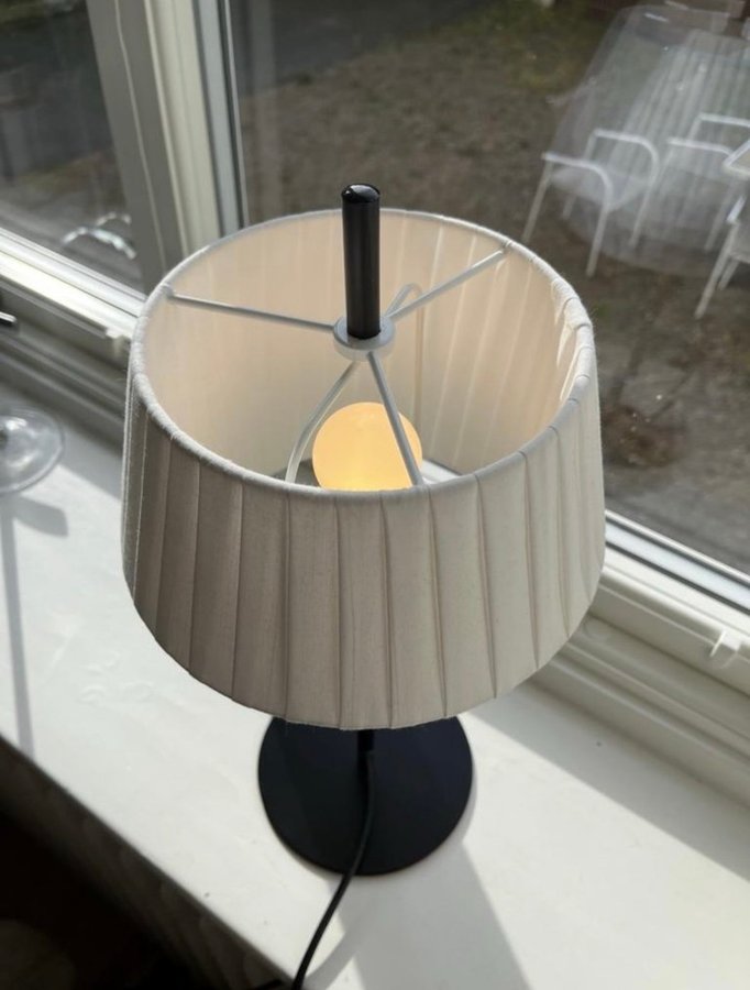 Snygg bordslampa