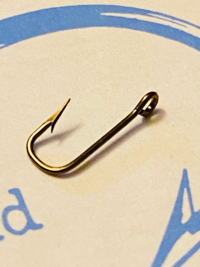 OBS Mustad nr12 Qual 3331 . Otroligt fina småkrokar brons ! 100st i originalask