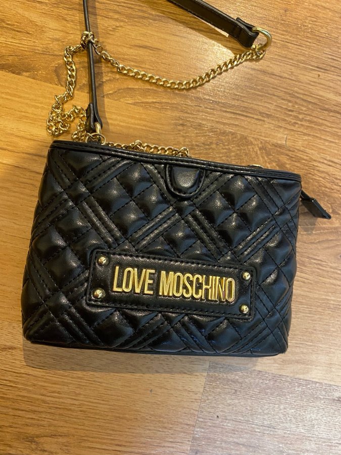 Love Moschino