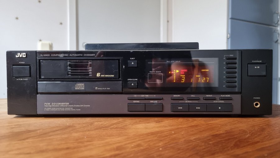 JVC XL-M403 6 + 1 Compact Disc Auto Changer Med JVC Multi-fjärrkontroll