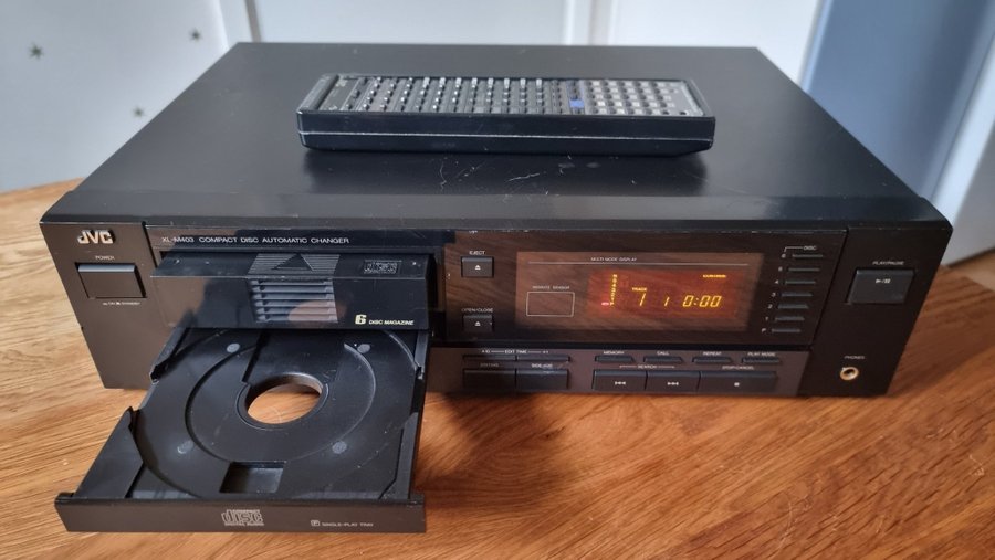 JVC XL-M403 6 + 1 Compact Disc Auto Changer Med JVC Multi-fjärrkontroll