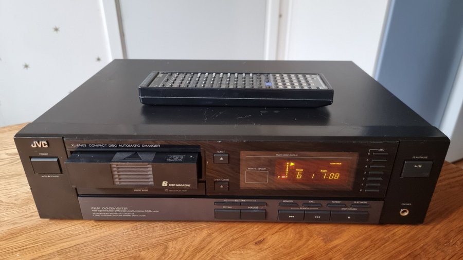 JVC XL-M403 6 + 1 Compact Disc Auto Changer Med JVC Multi-fjärrkontroll