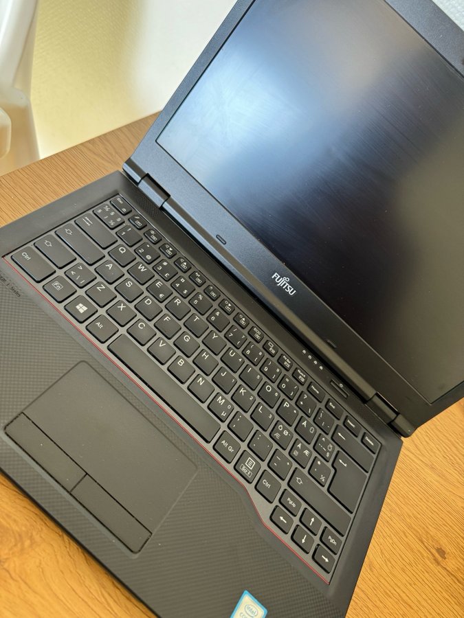 Fujitsu LIFEBOOK E548