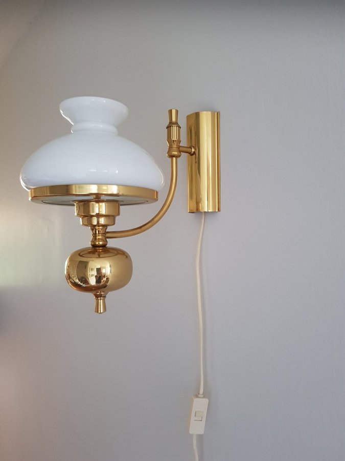 Vägglampa mässing och glas lampa GB vintage