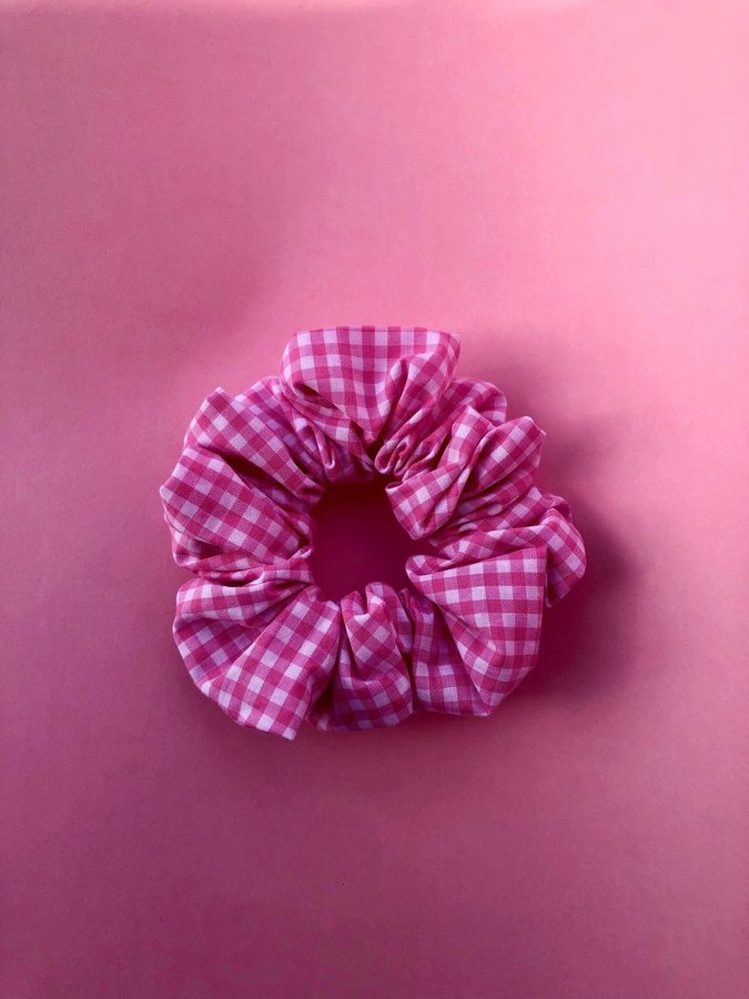 Scrunchie, Barbie scrunchie, Rosa gingham, Hårsnodd i tyg, Handsydd