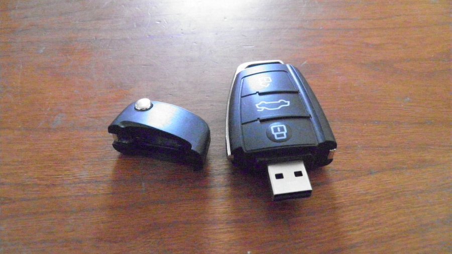 NYTT Bilnyckel USB minne 32 GB svart