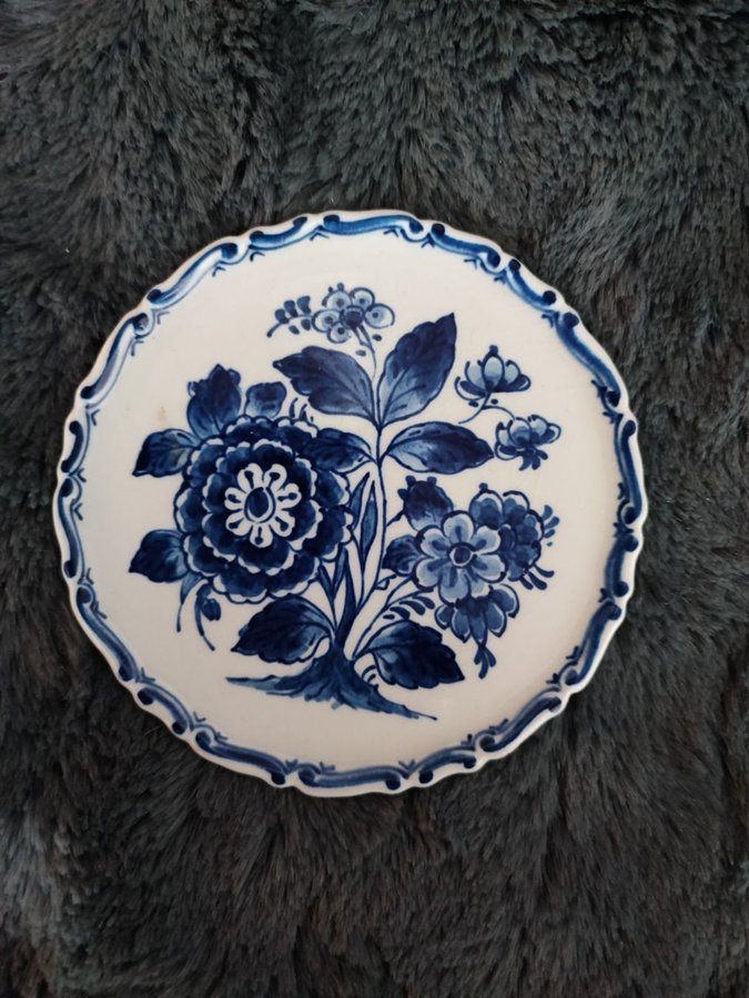 Väggtallrik Delft J Pynacker