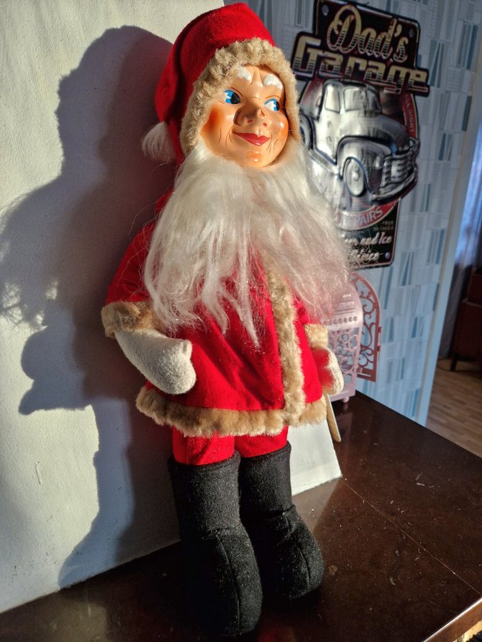 Retro vintage tomte i röd dräkt