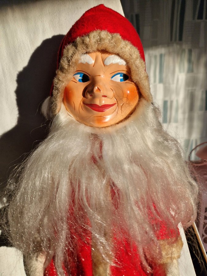 Retro vintage tomte i röd dräkt