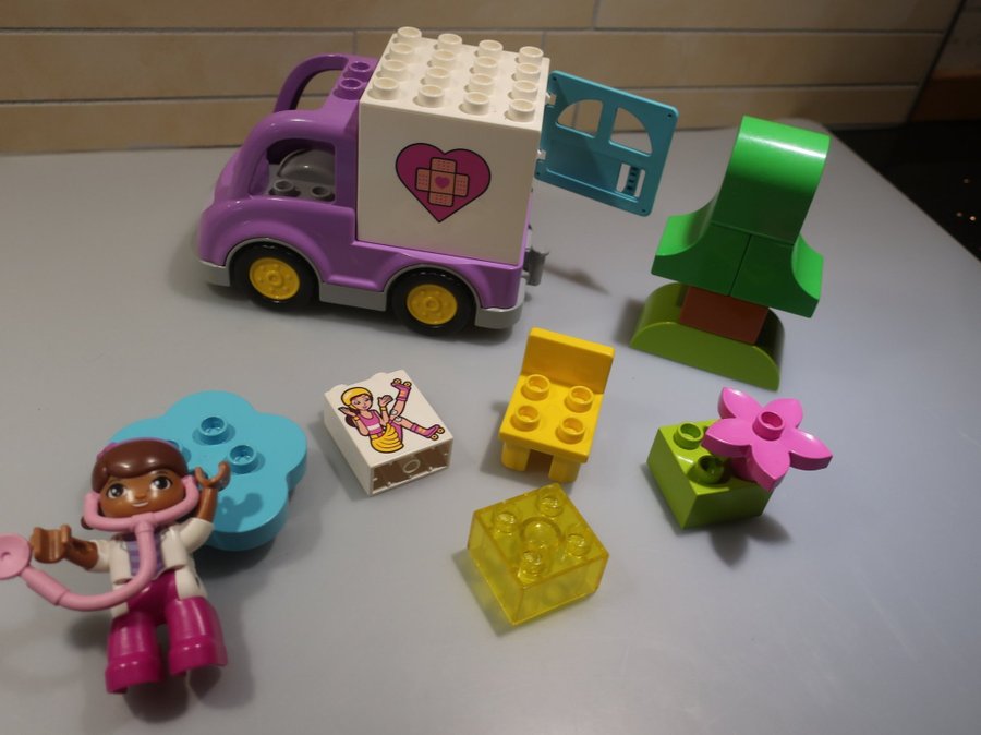 Lego - Duplo - Disney - Doc McStuffins: 10605 - Rosie The Ambulance