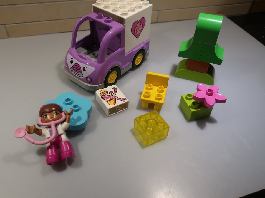 Lego - Duplo - Disney - Doc McStuffins: 10605 - Rosie The Ambulance