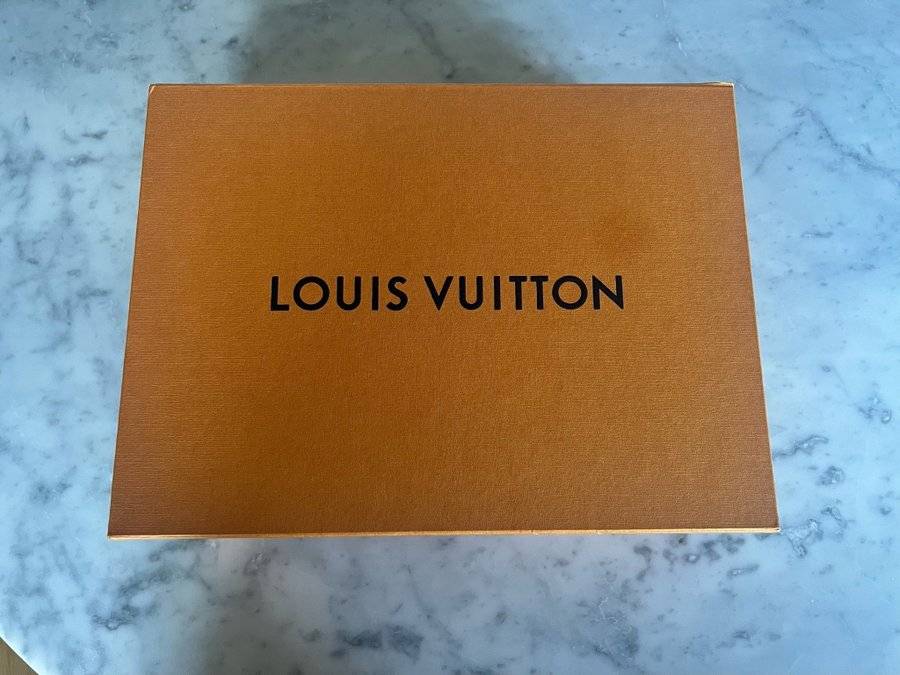 Louis Vuitton Orginal kartong box låda inredningsdetalj förvaringslåda