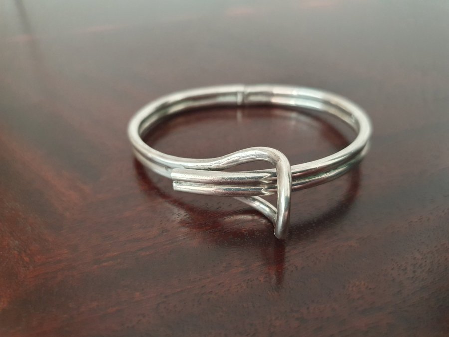 Silver Armband 830S Öppningsbar Diam 6,5 cm Vikt 35,2 gr Reglerbar Str Stämpad