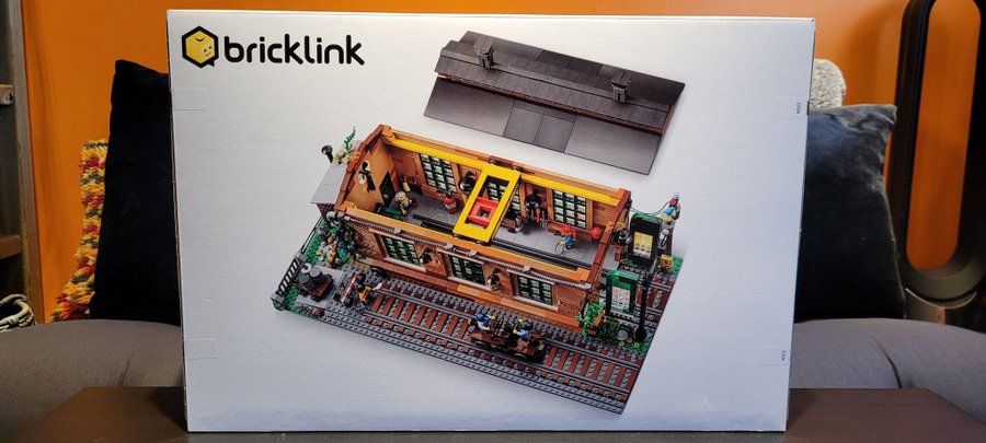 LEGO BrickLink BDP-S1 "910033 - Gammalt Lokstall" (NY  OÖPPNAD)