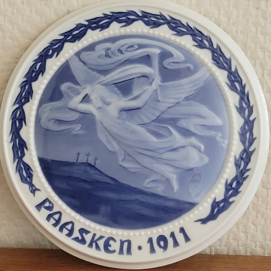 Väggplatta BG jugend "Paasken 1911" diameter 185 i mycket fint skick