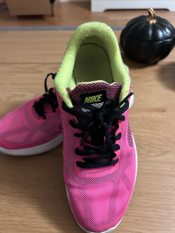 Nike löparskor rosa 38,5 (24cm)