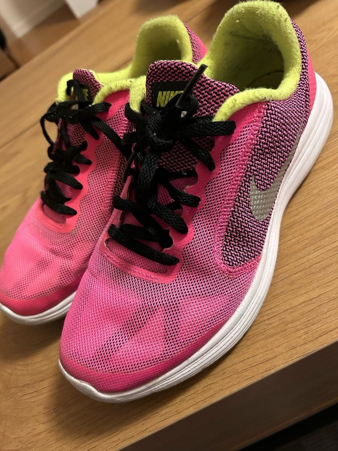 Nike löparskor rosa 38,5 (24cm)