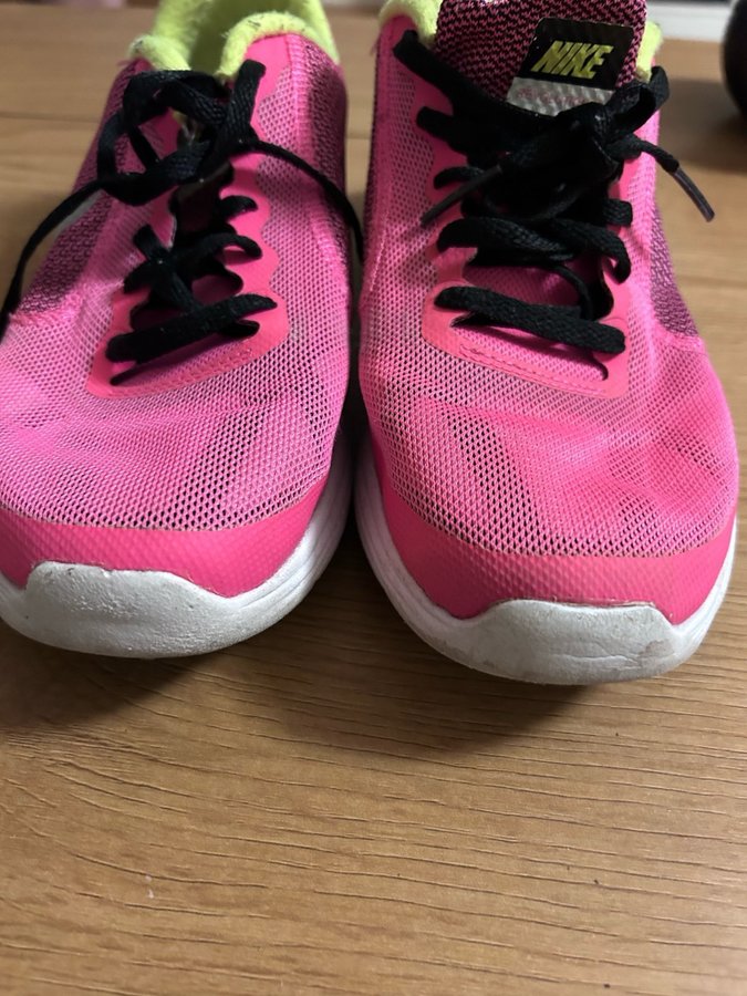 Nike löparskor rosa 38,5 (24cm)