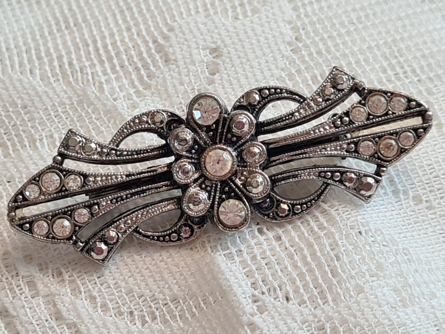 VINTAGE BROSCH / BROOCH VIT METALL MARKASITER