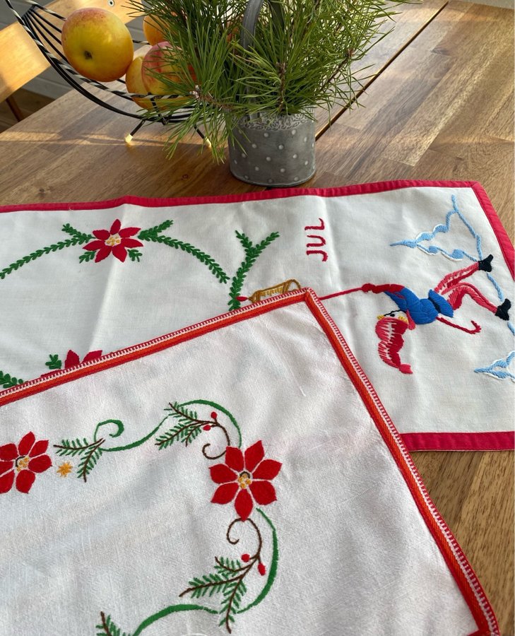 2 fina broderade juldukar/löpare, jultextil,