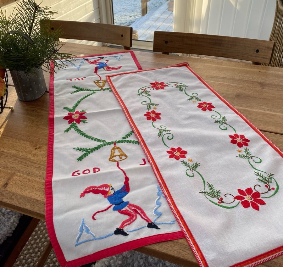 2 fina broderade juldukar/löpare, jultextil,