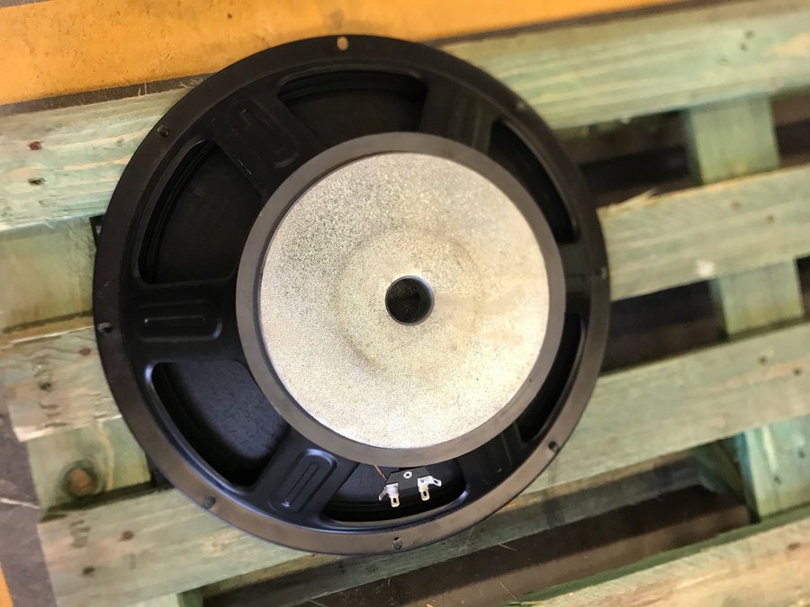 15” baselement elbas? PA toppar/monitor? Basstöd?