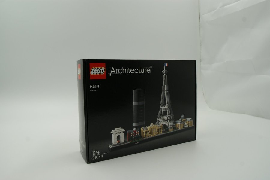 LEGO 21044 Architecture Skylines Paris Oöppnad