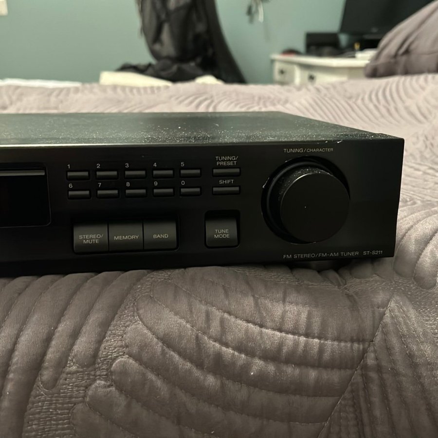 Sony ST-S211 FM Stereo/FM-AM Tuner