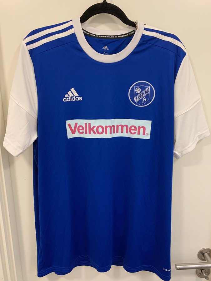 Fremad Amager. Adidas blå tröja, storlek XL.