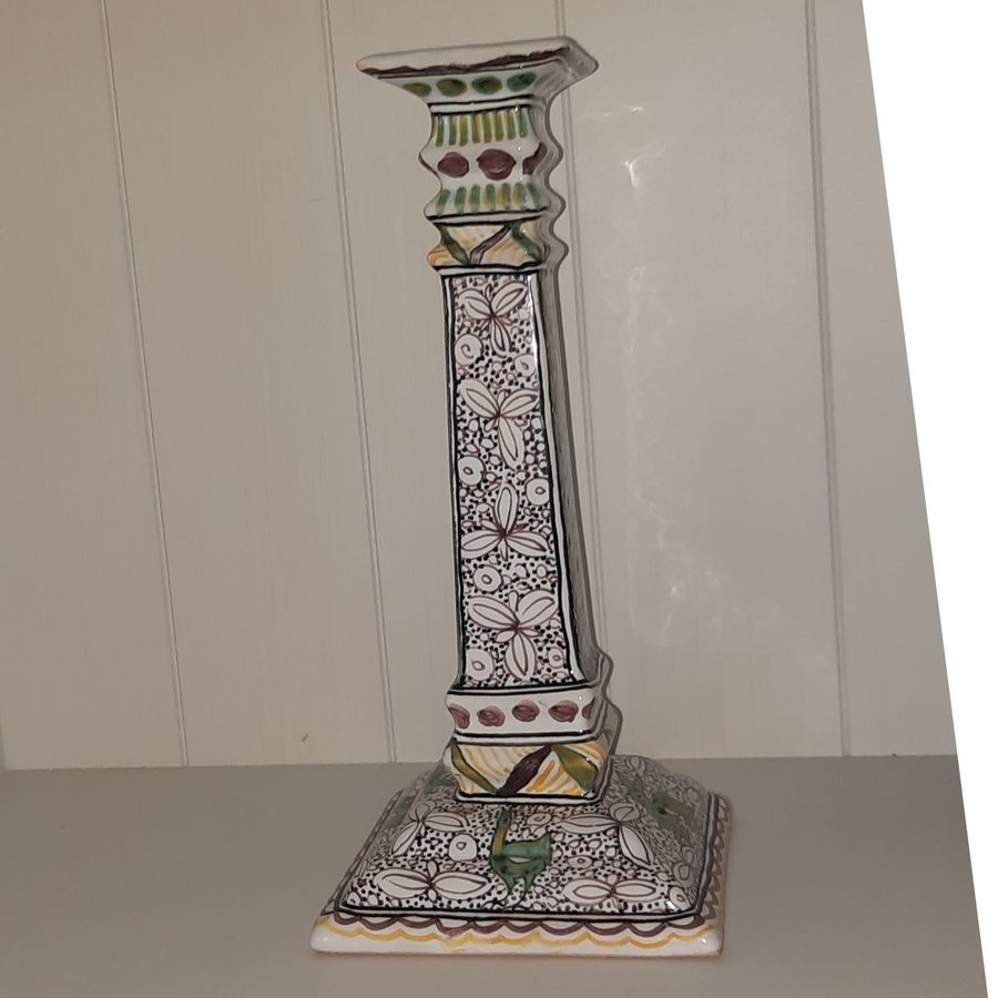 Ljusstake Coimbra Conimbriga handpainted with floral and animal decor. Not used!