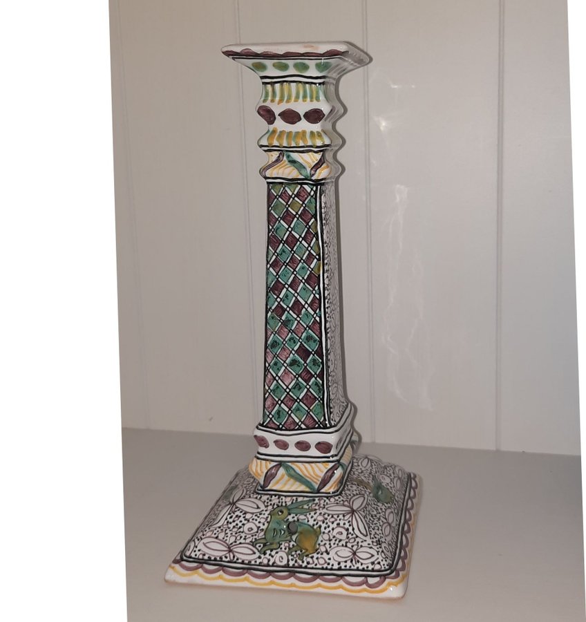 Ljusstake Coimbra Conimbriga handpainted with floral and animal decor. Not used!