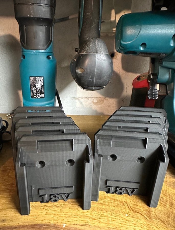 Makita 18V 10st batterihållare