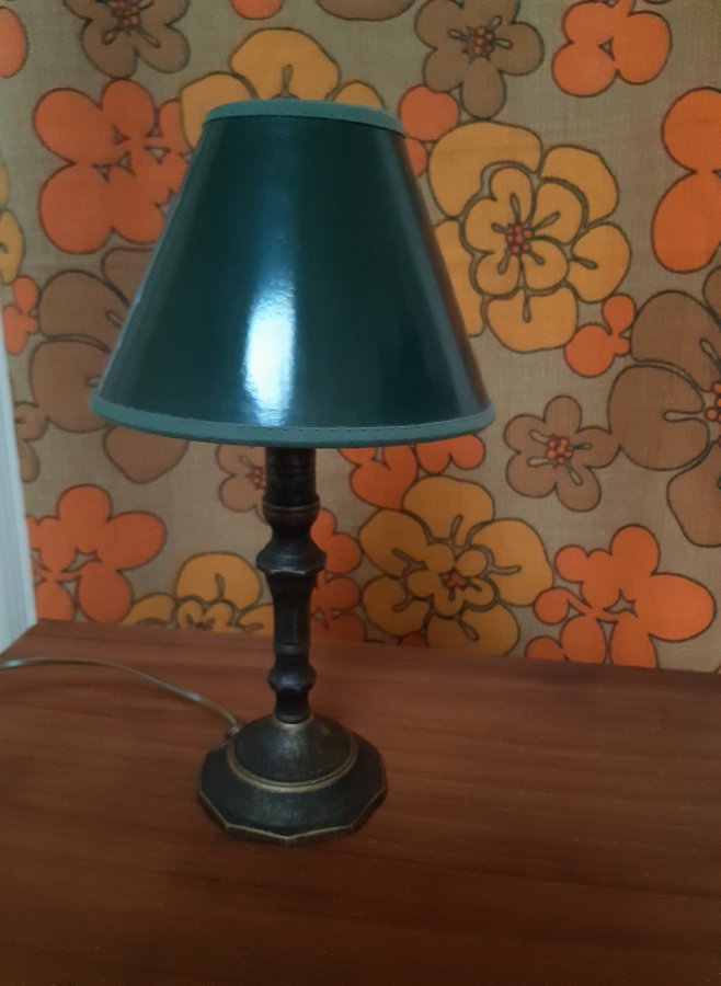 Bordslampa borstad mässing LYKTAN nr 6002 2 skärmar enfärgad grön murgröna RETRO