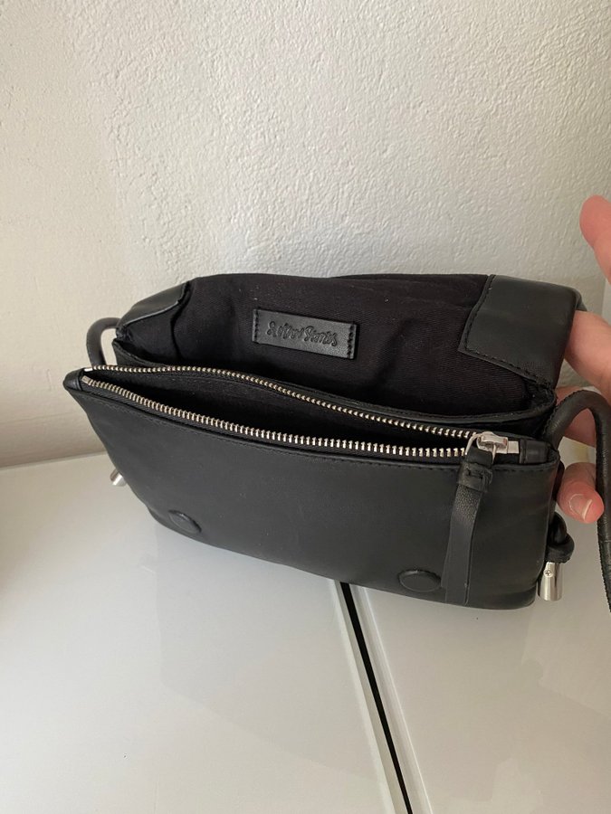  Other Stories Äkta Skinnväska mjuk mindre Crossbody