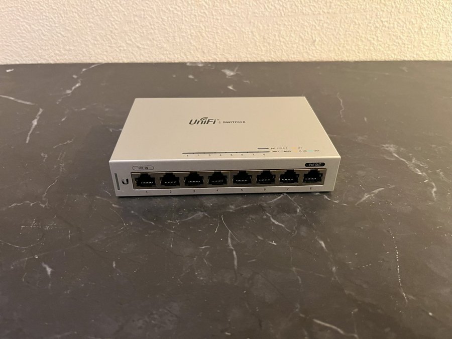 UniFi PoE Switch 8