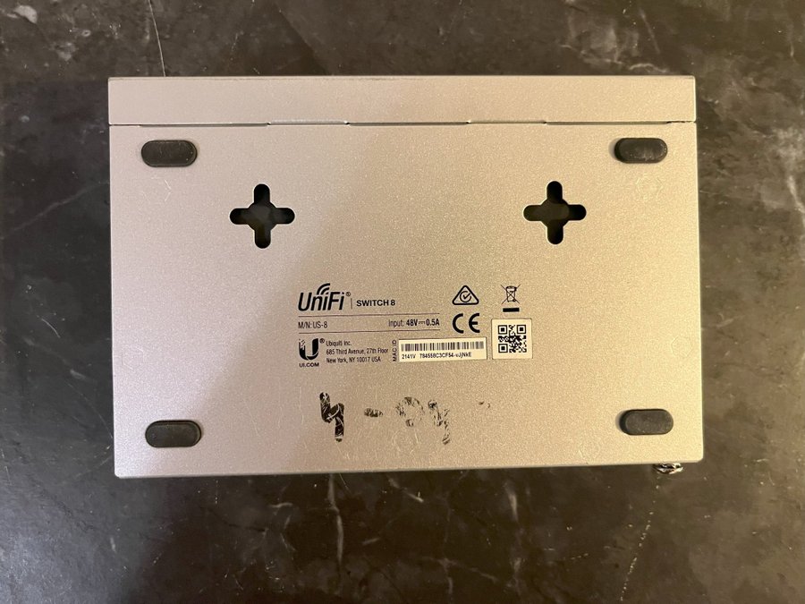 UniFi PoE Switch 8