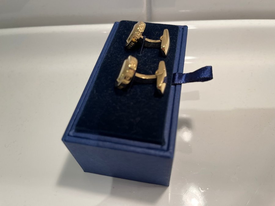 Tiger of Sweden manschettknappar Kolletli cufflink guld metall kostym kavaj