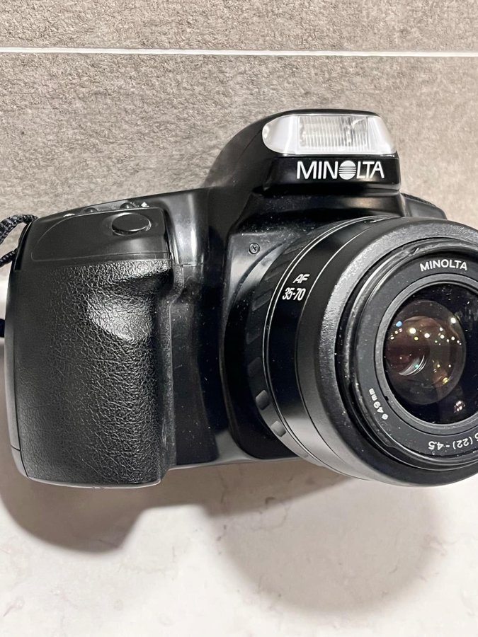 Minolta Dynax 300si kamera med objektiv