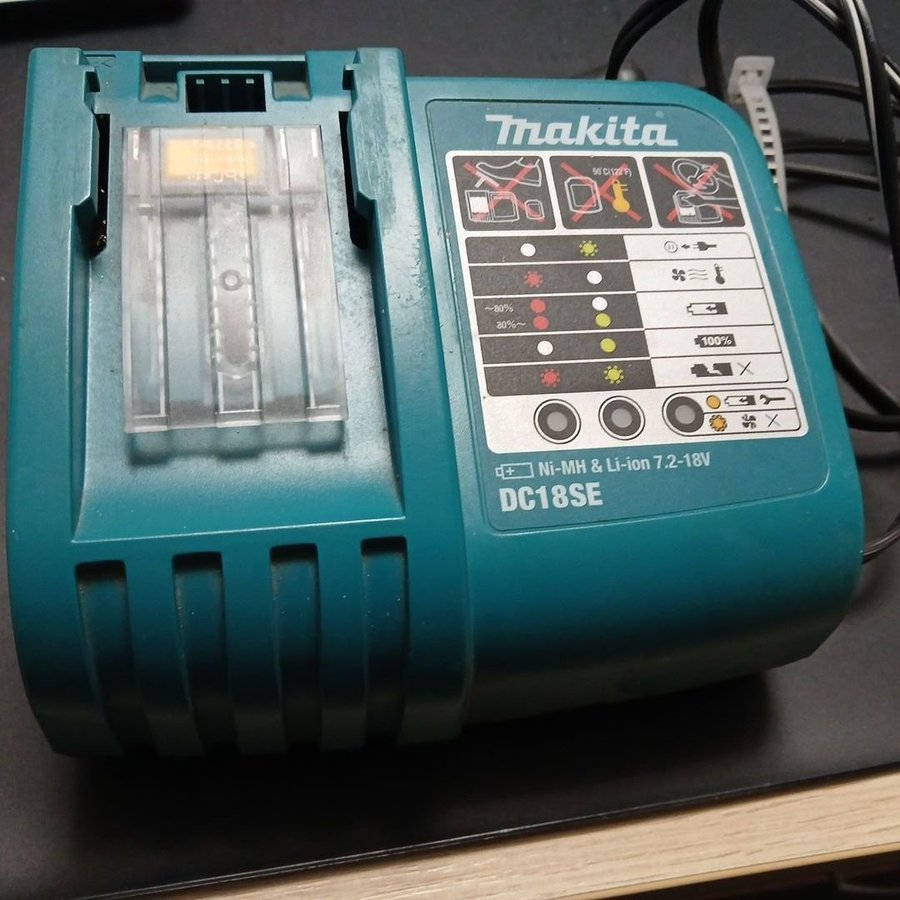 Makita DC18SE bil Laddare