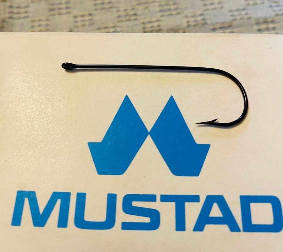 MUSTAD nr3/0 Qual 3260 . 100st kvalitetskrokar i sin original ask!!